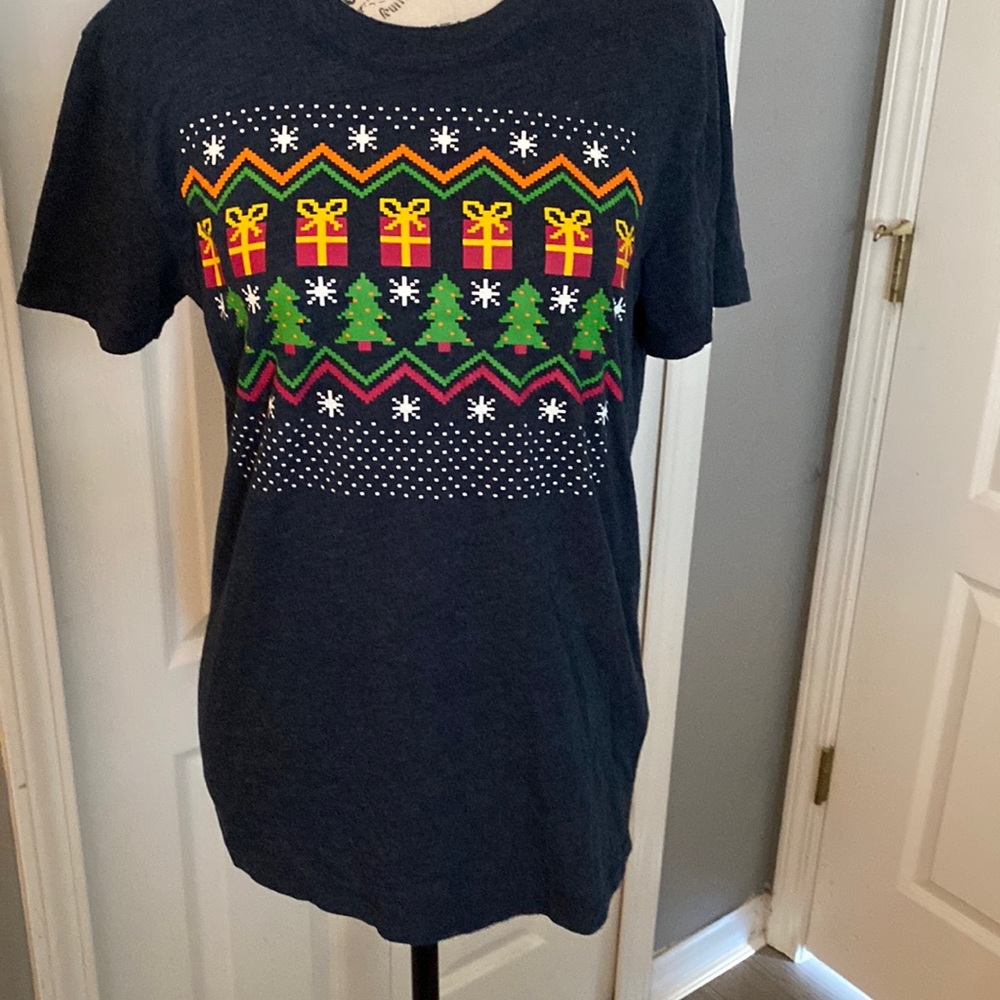 Muscle Christmas shirt women size S.